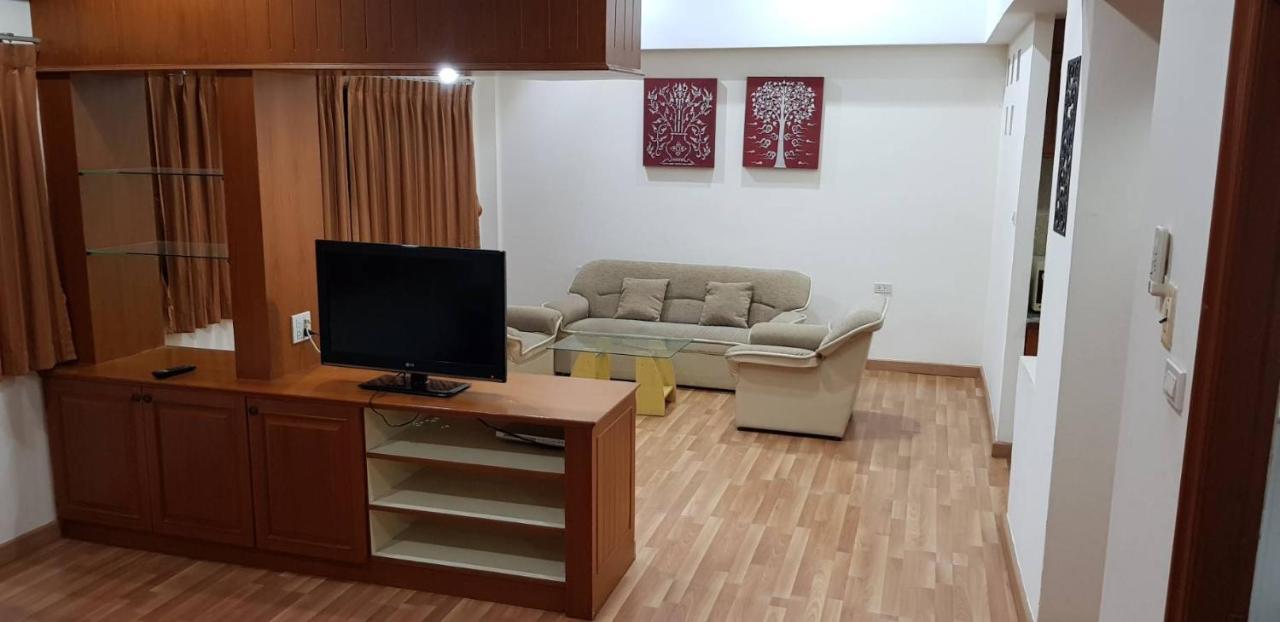 Jolly Guesthouse & Restaurant Pattaya Dış mekan fotoğraf