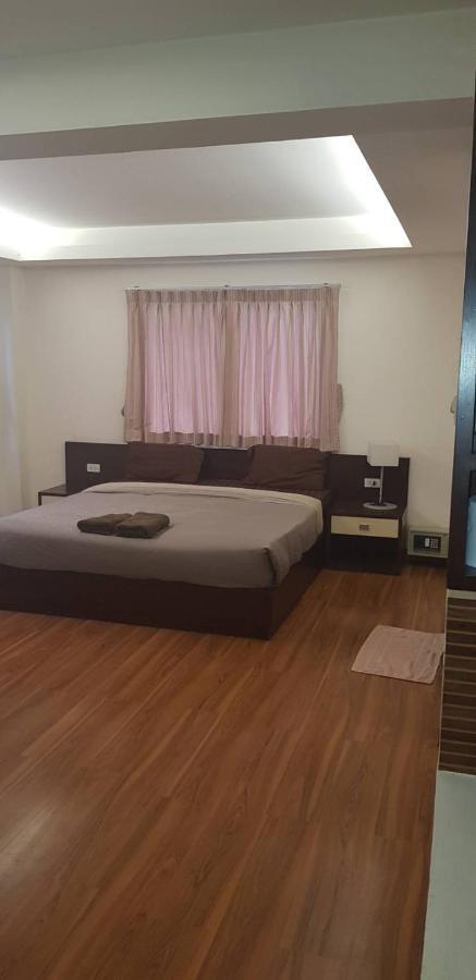 Jolly Guesthouse & Restaurant Pattaya Dış mekan fotoğraf