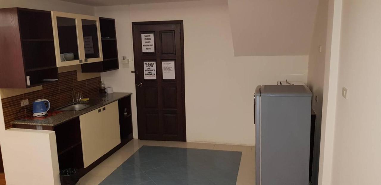 Jolly Guesthouse & Restaurant Pattaya Dış mekan fotoğraf