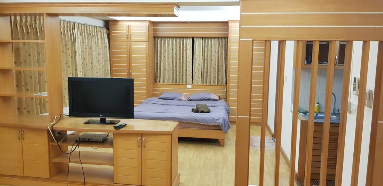 Jolly Guesthouse & Restaurant Pattaya Dış mekan fotoğraf
