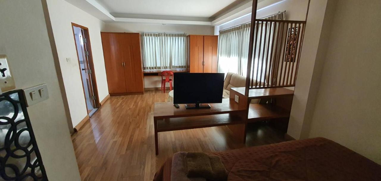Jolly Guesthouse & Restaurant Pattaya Dış mekan fotoğraf