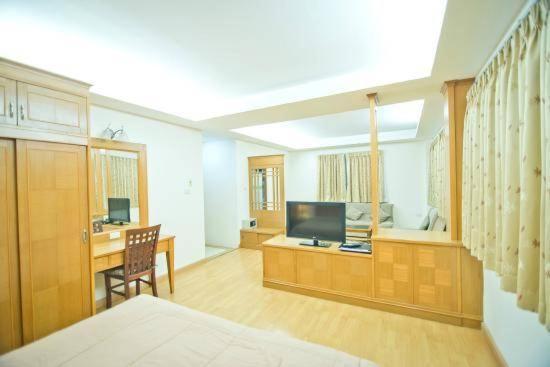 Jolly Guesthouse & Restaurant Pattaya Dış mekan fotoğraf